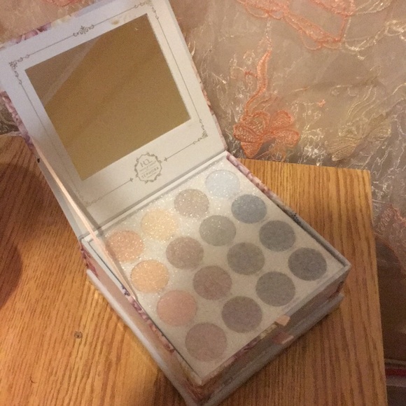 Sephora*House of Lashes palette - Picture 2 of 5